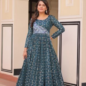 Position Print Choli design with Staple Jequard self design, It is designed for womens Indian Ethnic & Party wear into  stunning ensemble